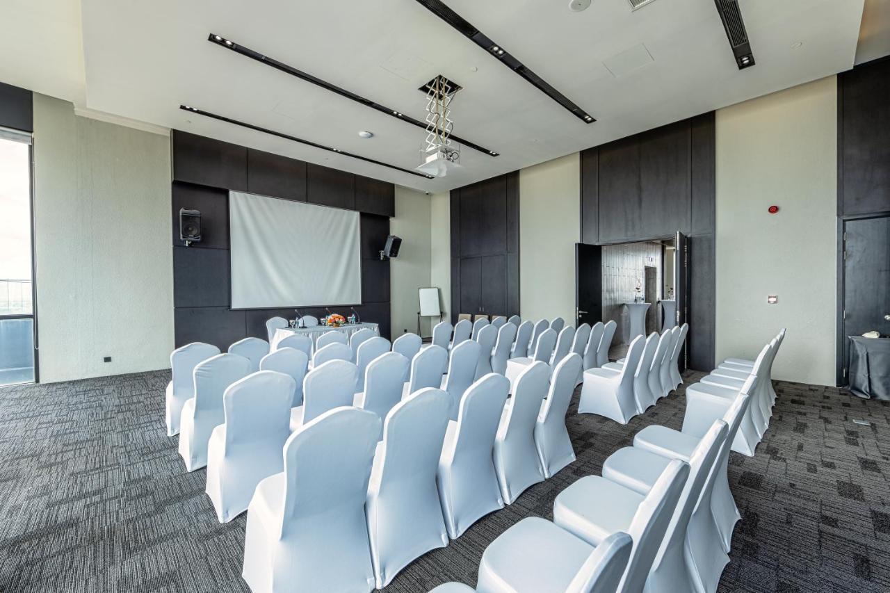 Luxcity Hotel & Apartment Phnom-Penh Buitenkant foto
