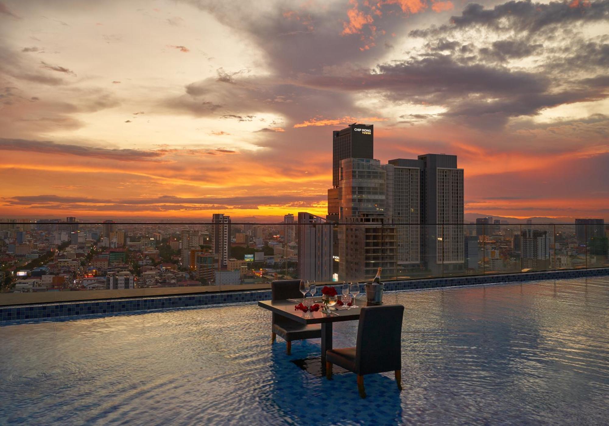 Luxcity Hotel & Apartment Phnom-Penh Buitenkant foto