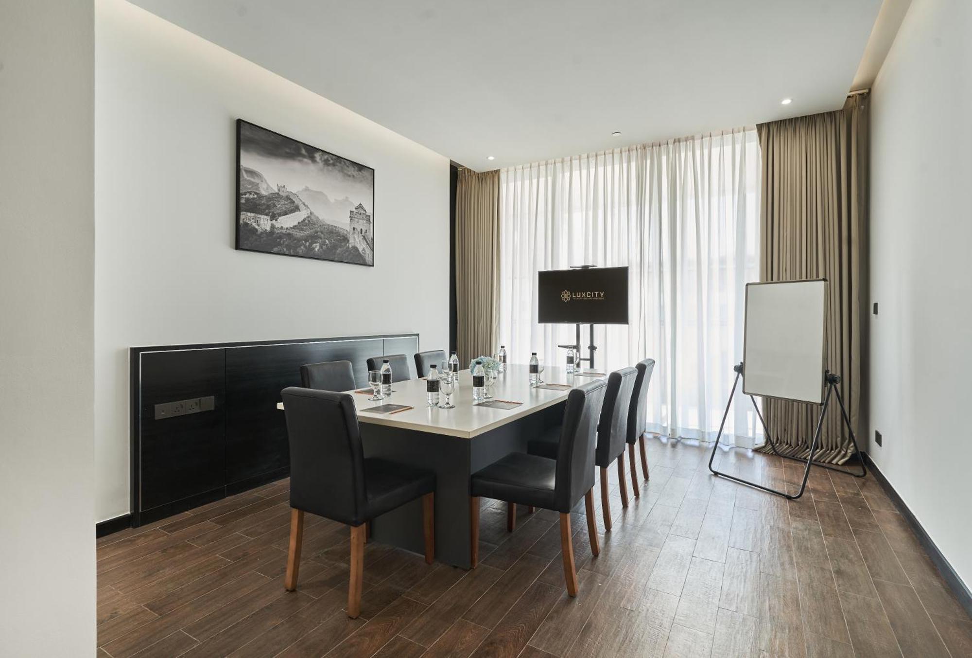 Luxcity Hotel & Apartment Phnom-Penh Buitenkant foto
