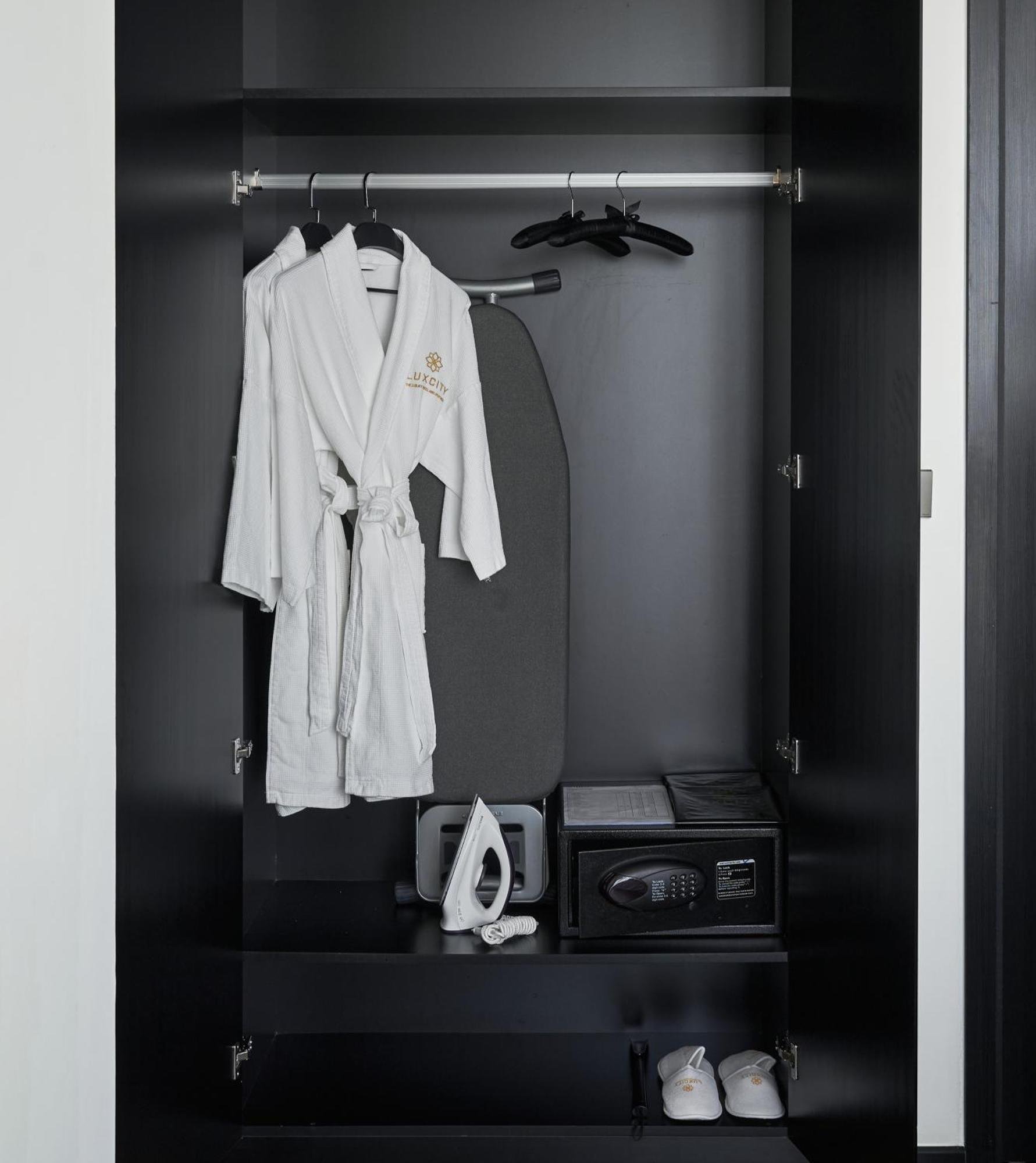 Luxcity Hotel & Apartment Phnom-Penh Buitenkant foto