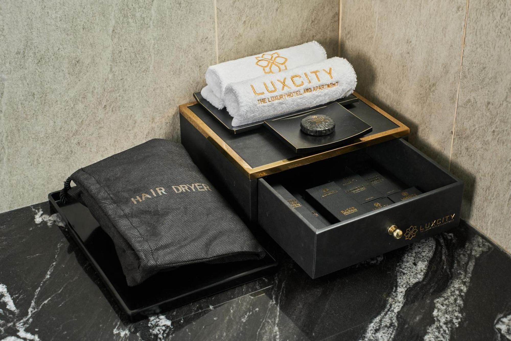 Luxcity Hotel & Apartment Phnom-Penh Buitenkant foto