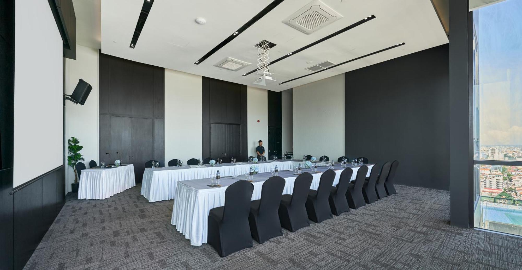 Luxcity Hotel & Apartment Phnom-Penh Buitenkant foto