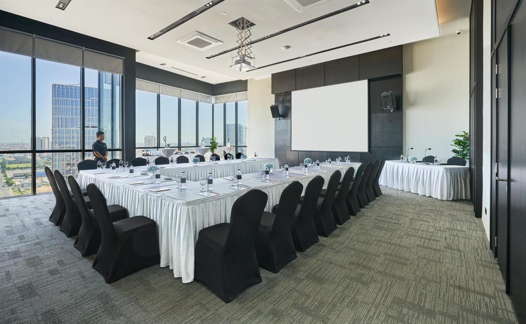 Luxcity Hotel & Apartment Phnom-Penh Buitenkant foto