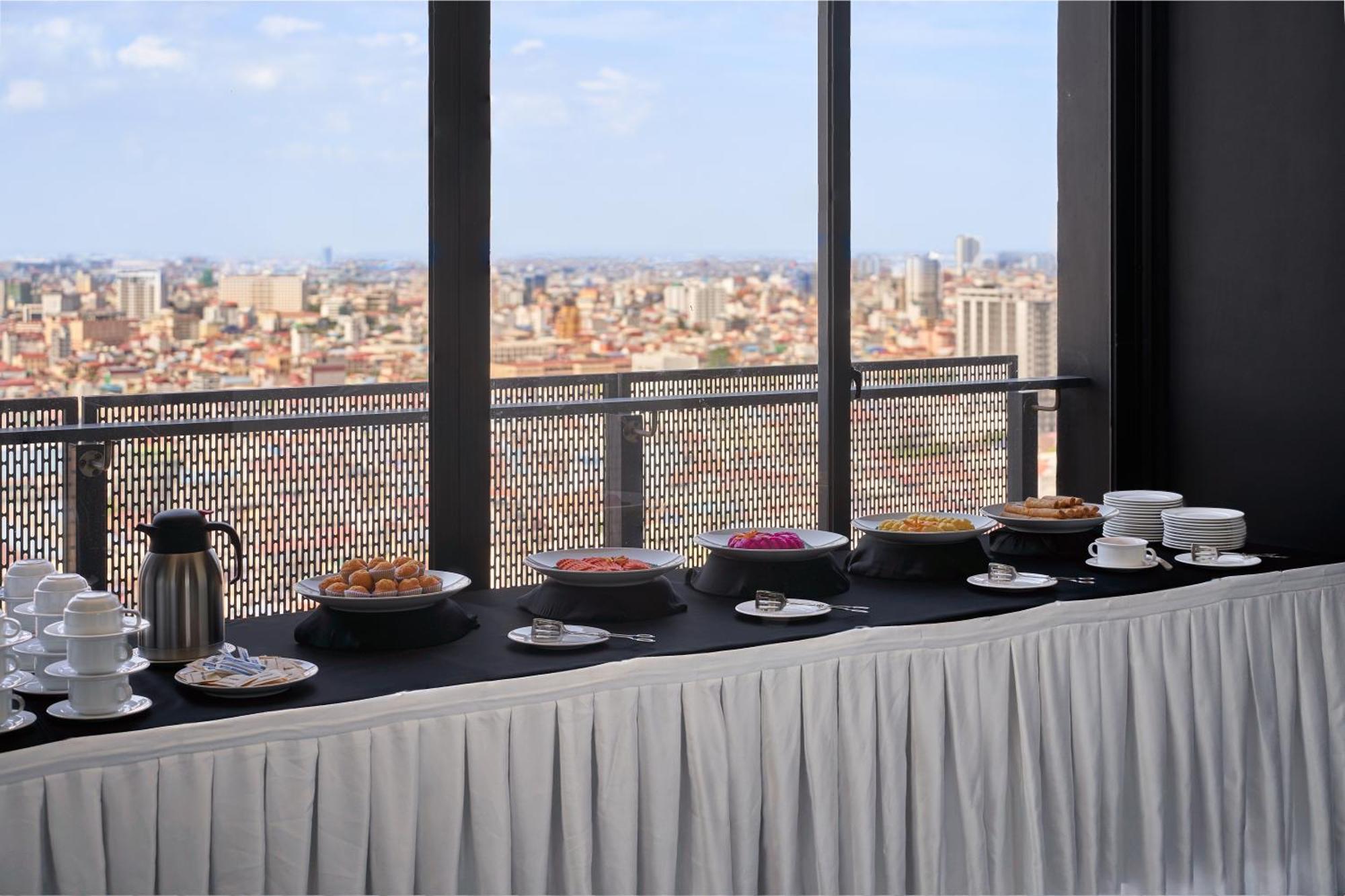 Luxcity Hotel & Apartment Phnom-Penh Buitenkant foto