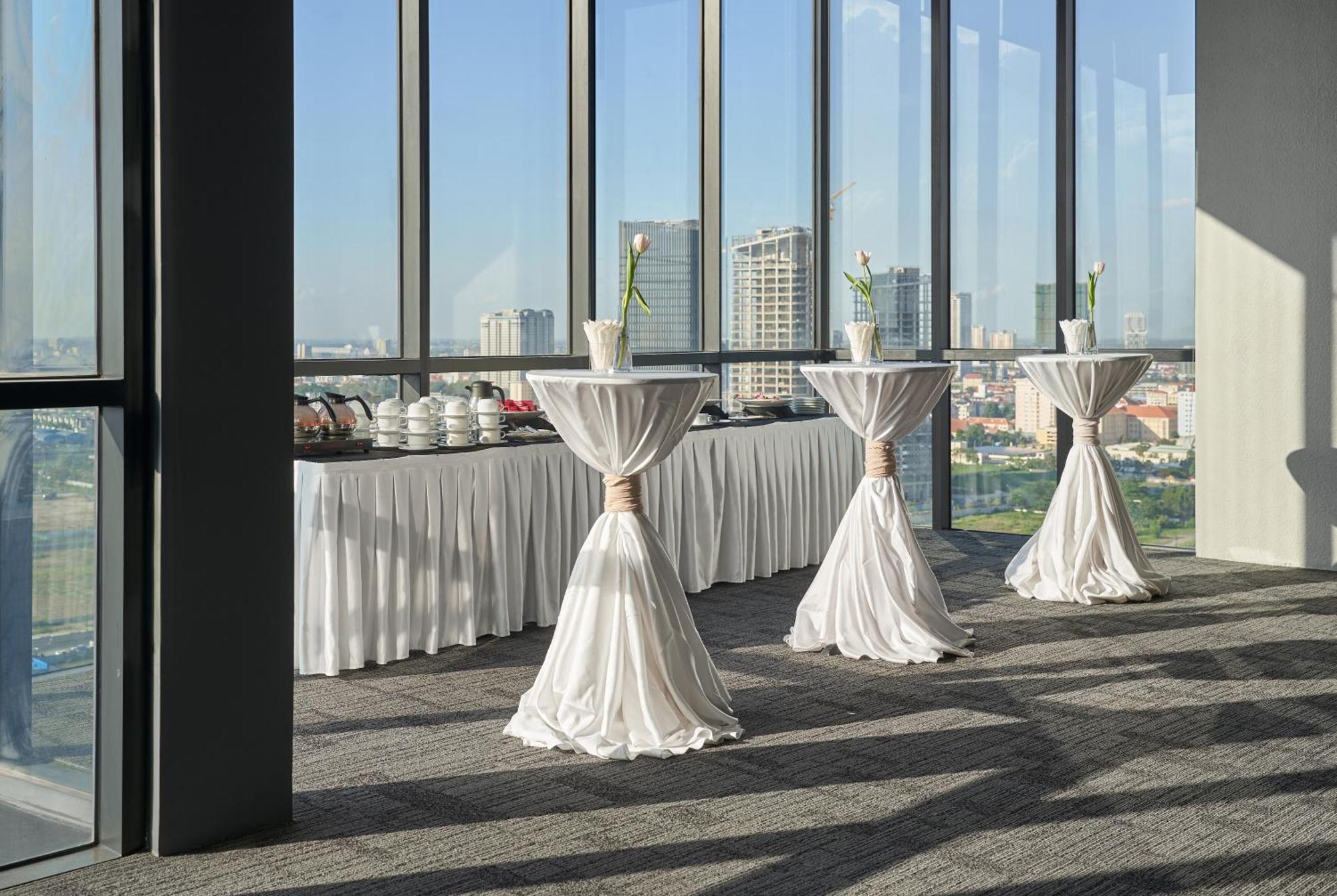 Luxcity Hotel & Apartment Phnom-Penh Buitenkant foto