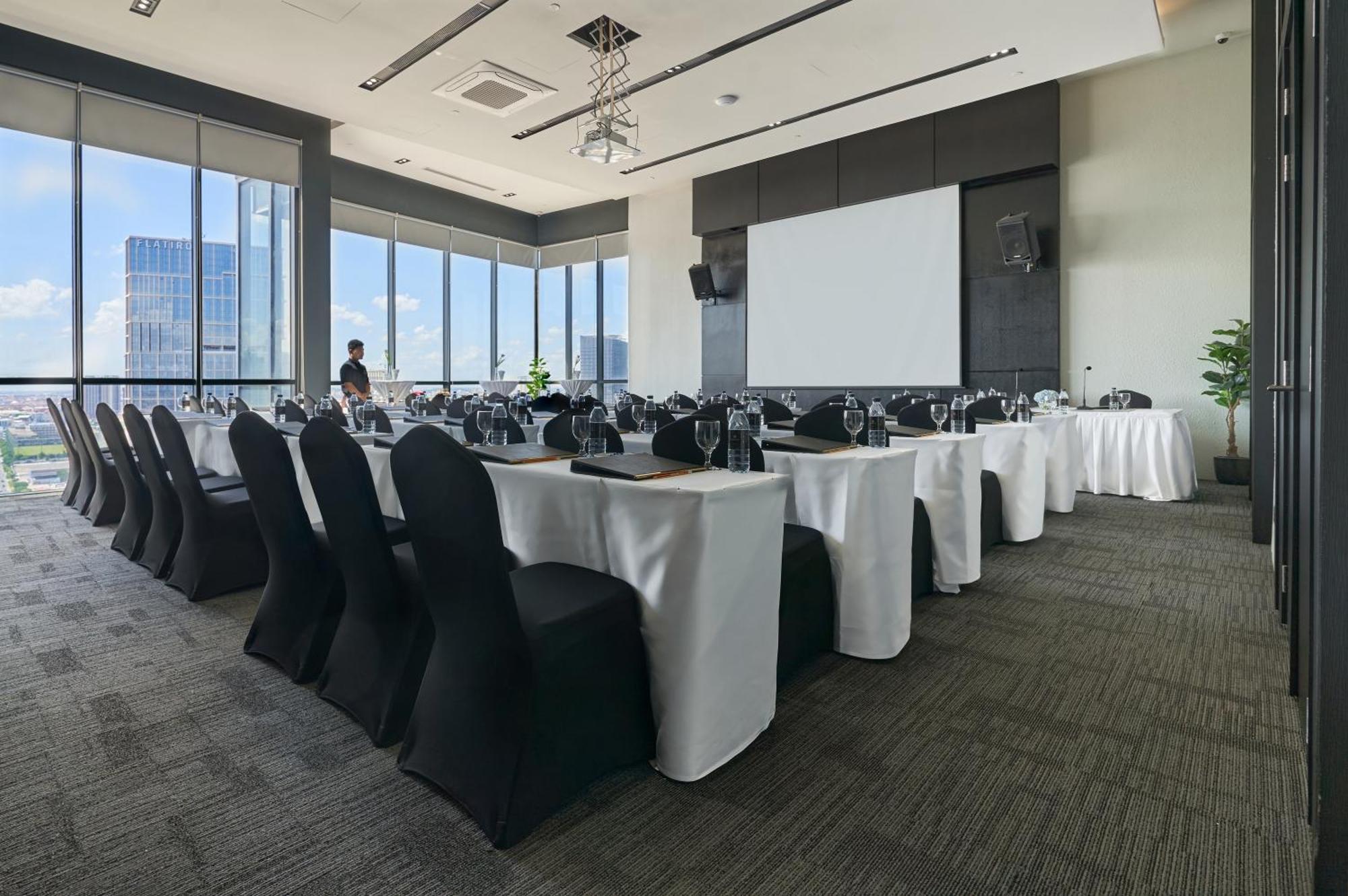 Luxcity Hotel & Apartment Phnom-Penh Buitenkant foto