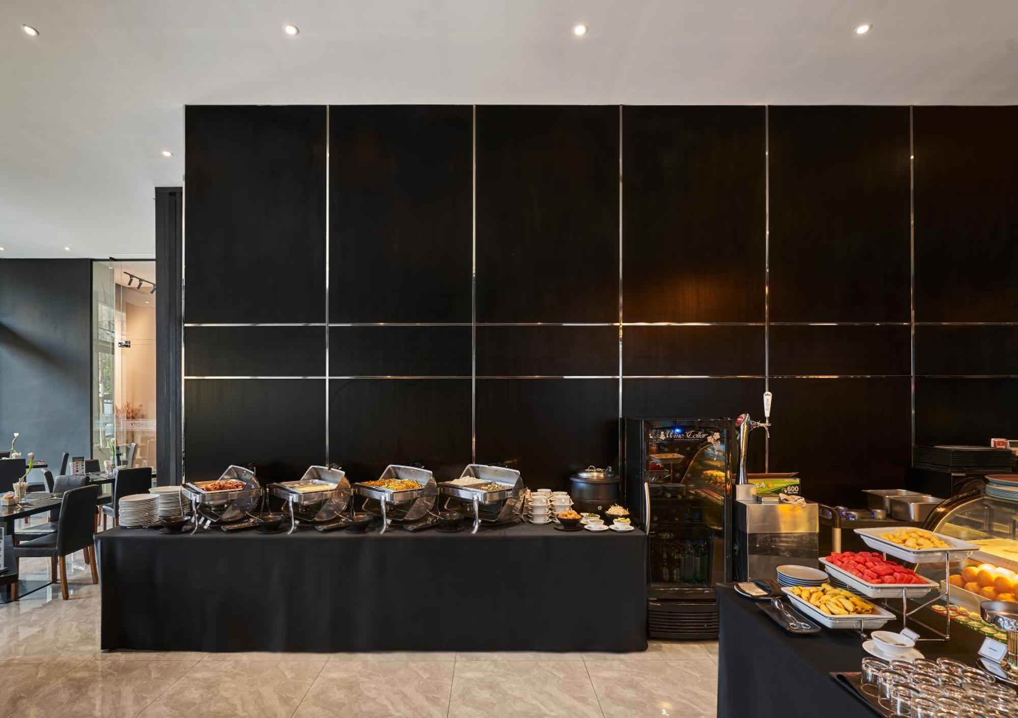 Luxcity Hotel & Apartment Phnom-Penh Buitenkant foto