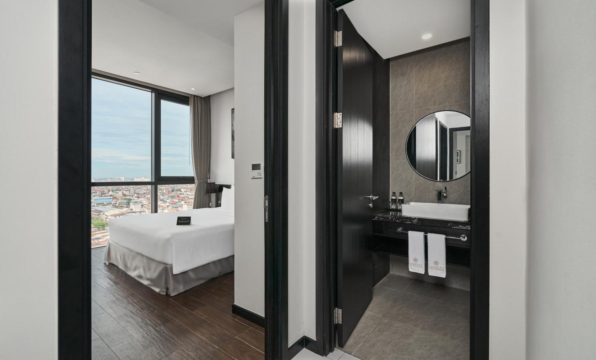Luxcity Hotel & Apartment Phnom-Penh Buitenkant foto