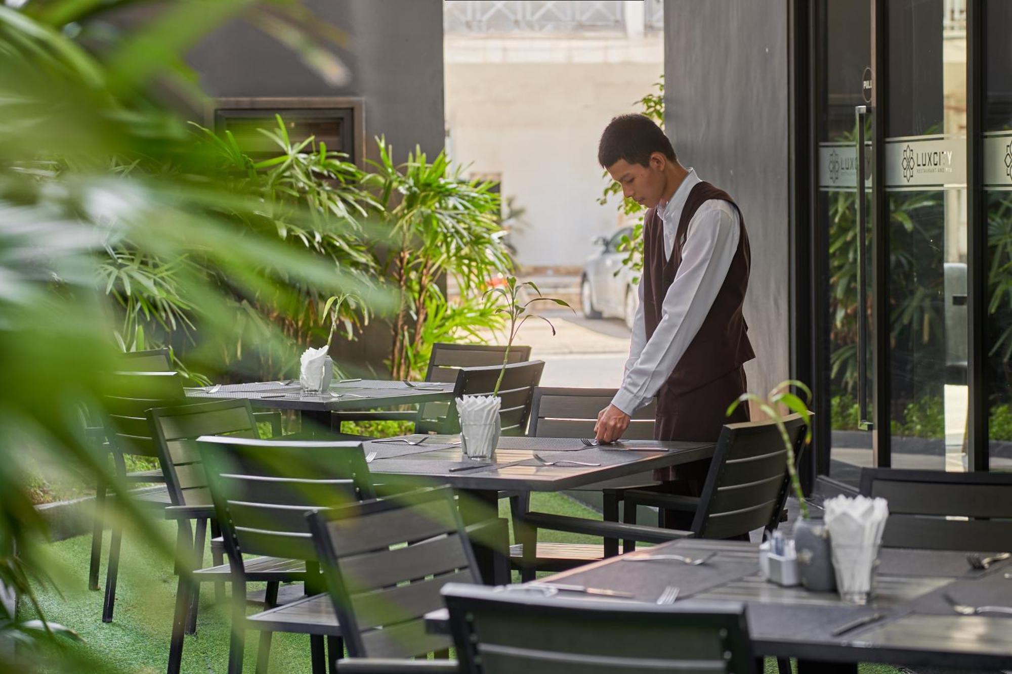 Luxcity Hotel & Apartment Phnom-Penh Buitenkant foto