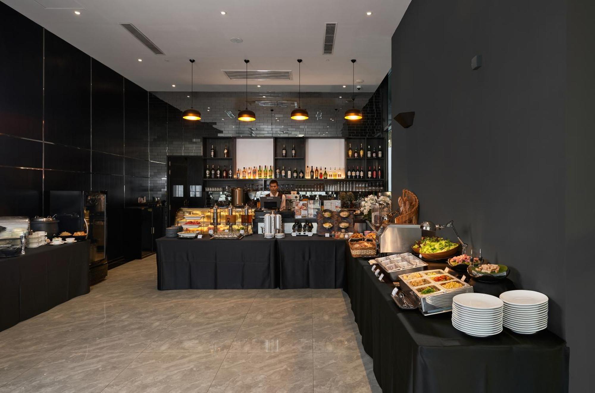 Luxcity Hotel & Apartment Phnom-Penh Buitenkant foto