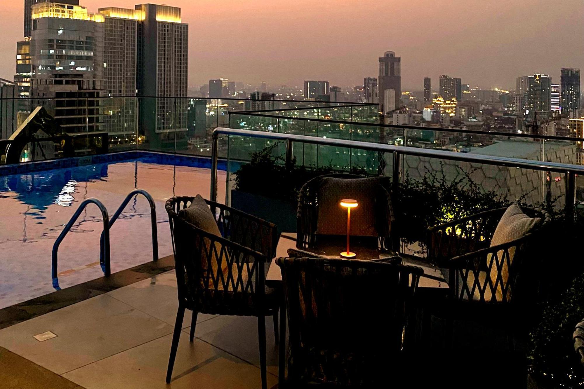 Luxcity Hotel & Apartment Phnom-Penh Buitenkant foto